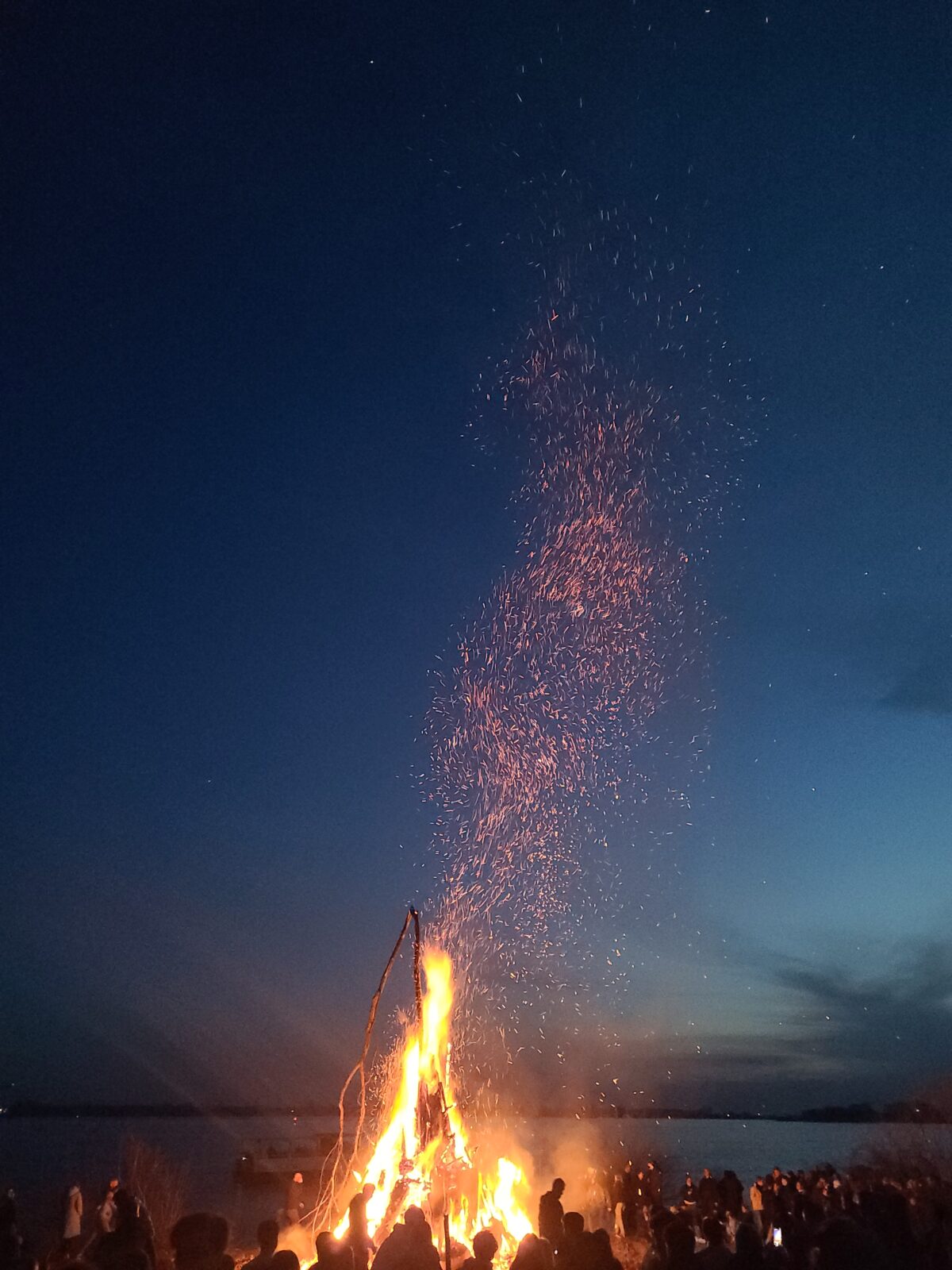 Osterfeuer und der HSV